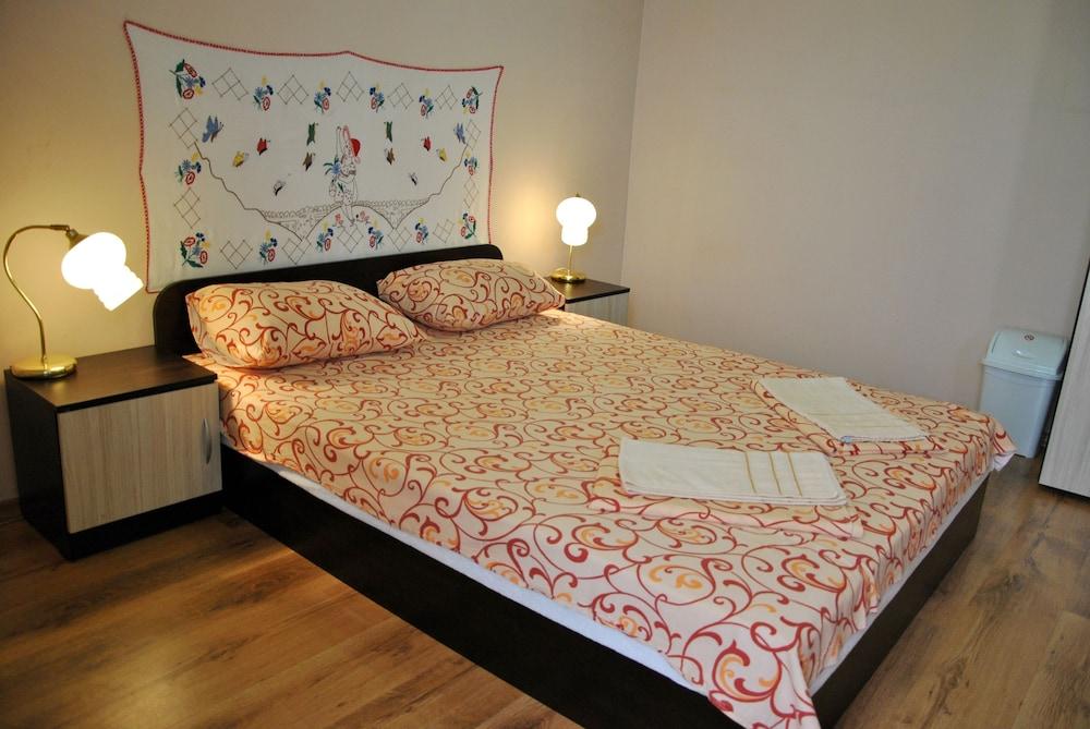 10 Coins Hostel & Tours โซเฟีย ภายนอก รูปภาพ