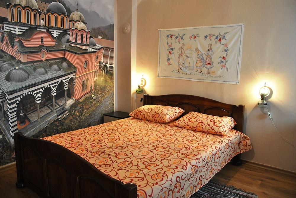 10 Coins Hostel & Tours โซเฟีย ภายนอก รูปภาพ