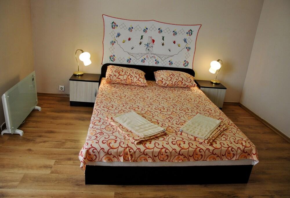 10 Coins Hostel & Tours โซเฟีย ภายนอก รูปภาพ