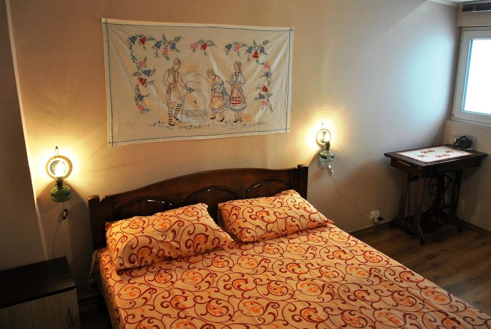 10 Coins Hostel & Tours โซเฟีย ภายนอก รูปภาพ