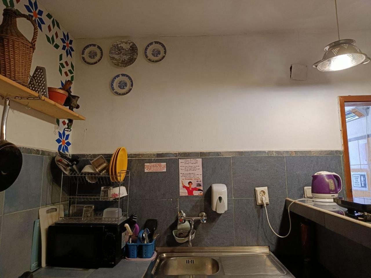 10 Coins Hostel & Tours โซเฟีย ภายนอก รูปภาพ