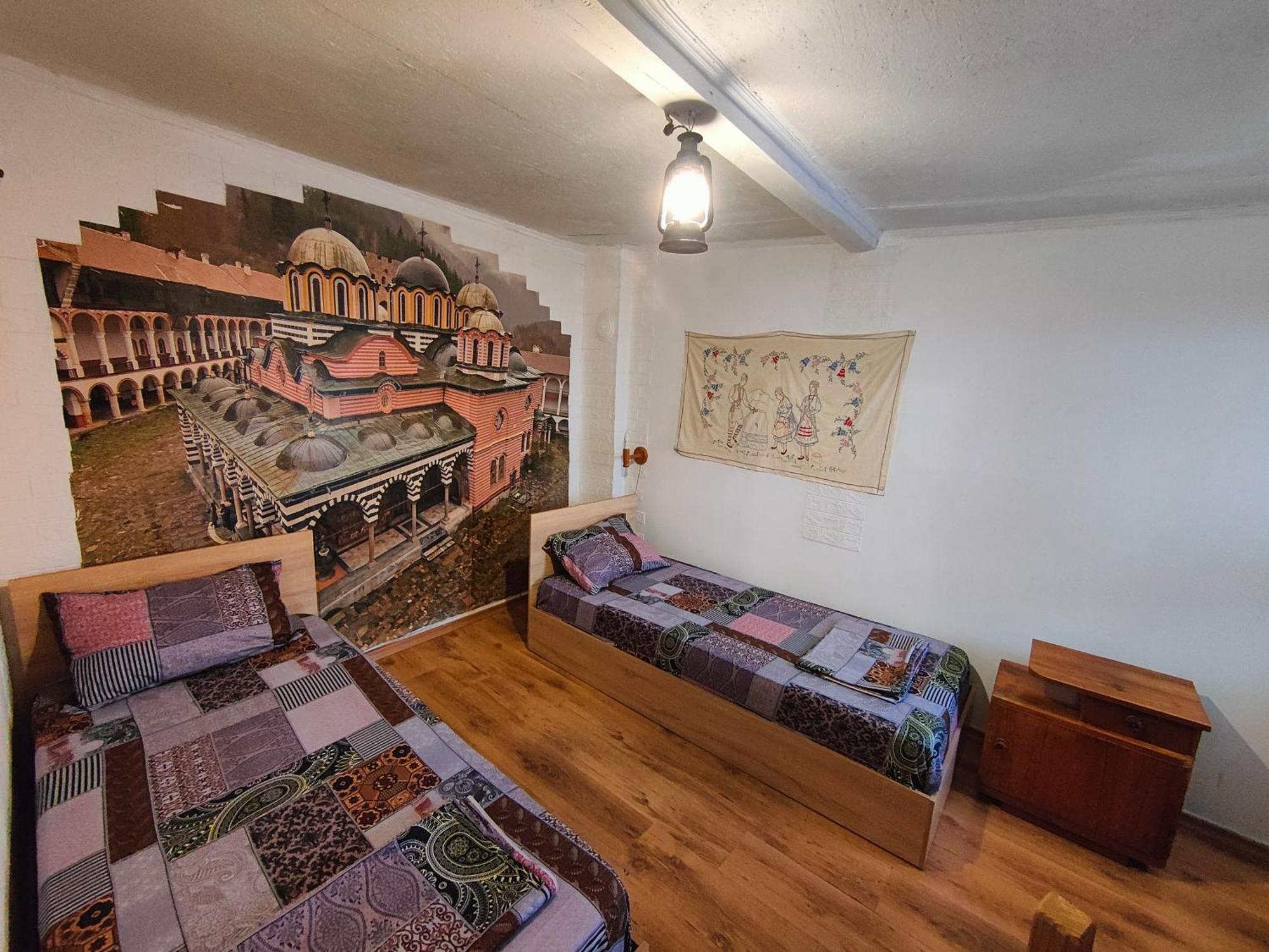 10 Coins Hostel & Tours โซเฟีย ภายนอก รูปภาพ