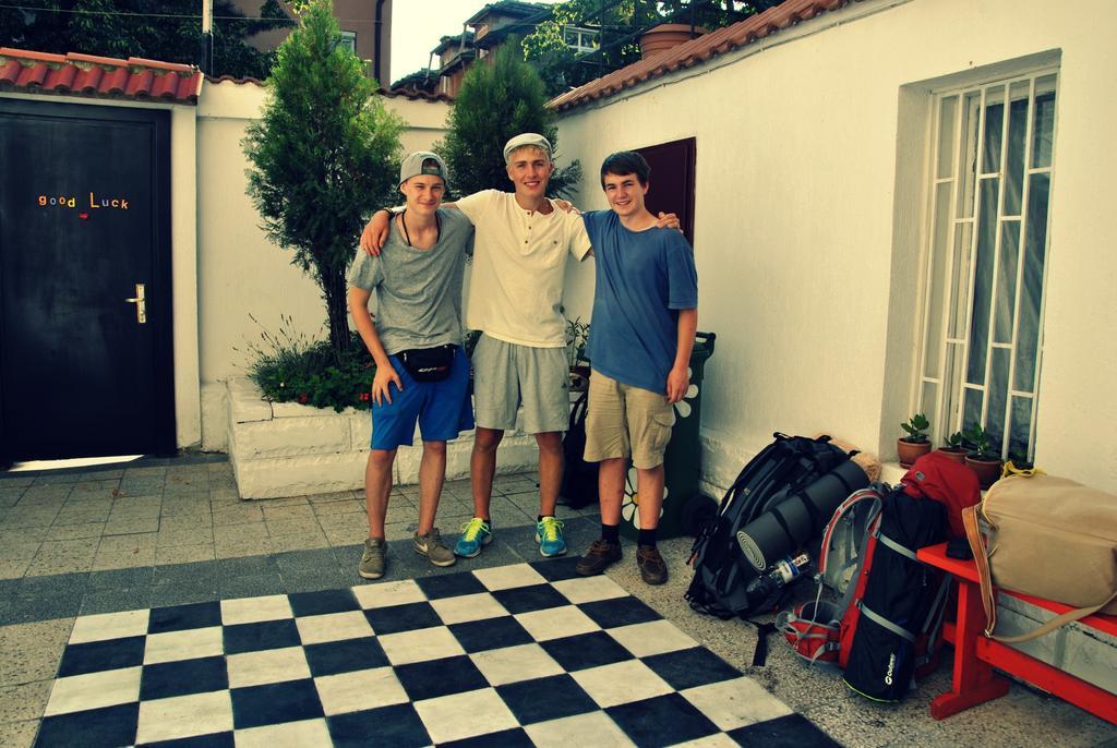 10 Coins Hostel & Tours โซเฟีย ภายนอก รูปภาพ
