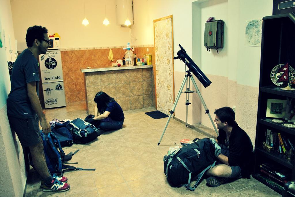 10 Coins Hostel & Tours โซเฟีย ภายนอก รูปภาพ