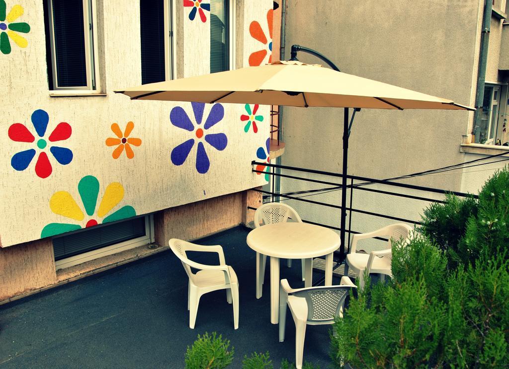10 Coins Hostel & Tours โซเฟีย ภายนอก รูปภาพ