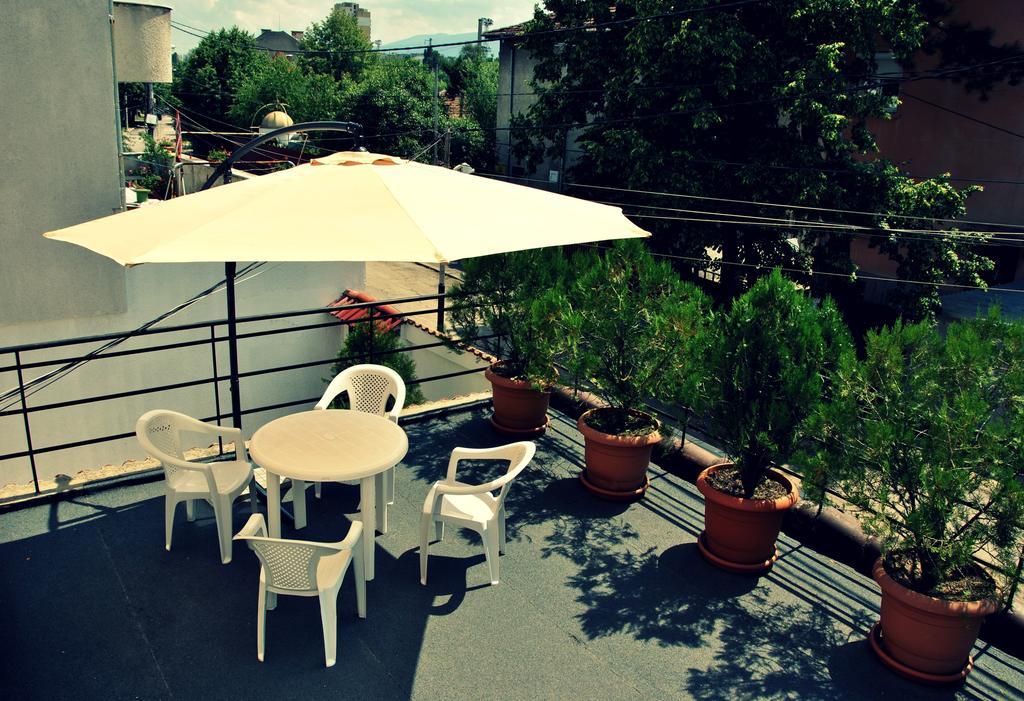 10 Coins Hostel & Tours โซเฟีย ภายนอก รูปภาพ
