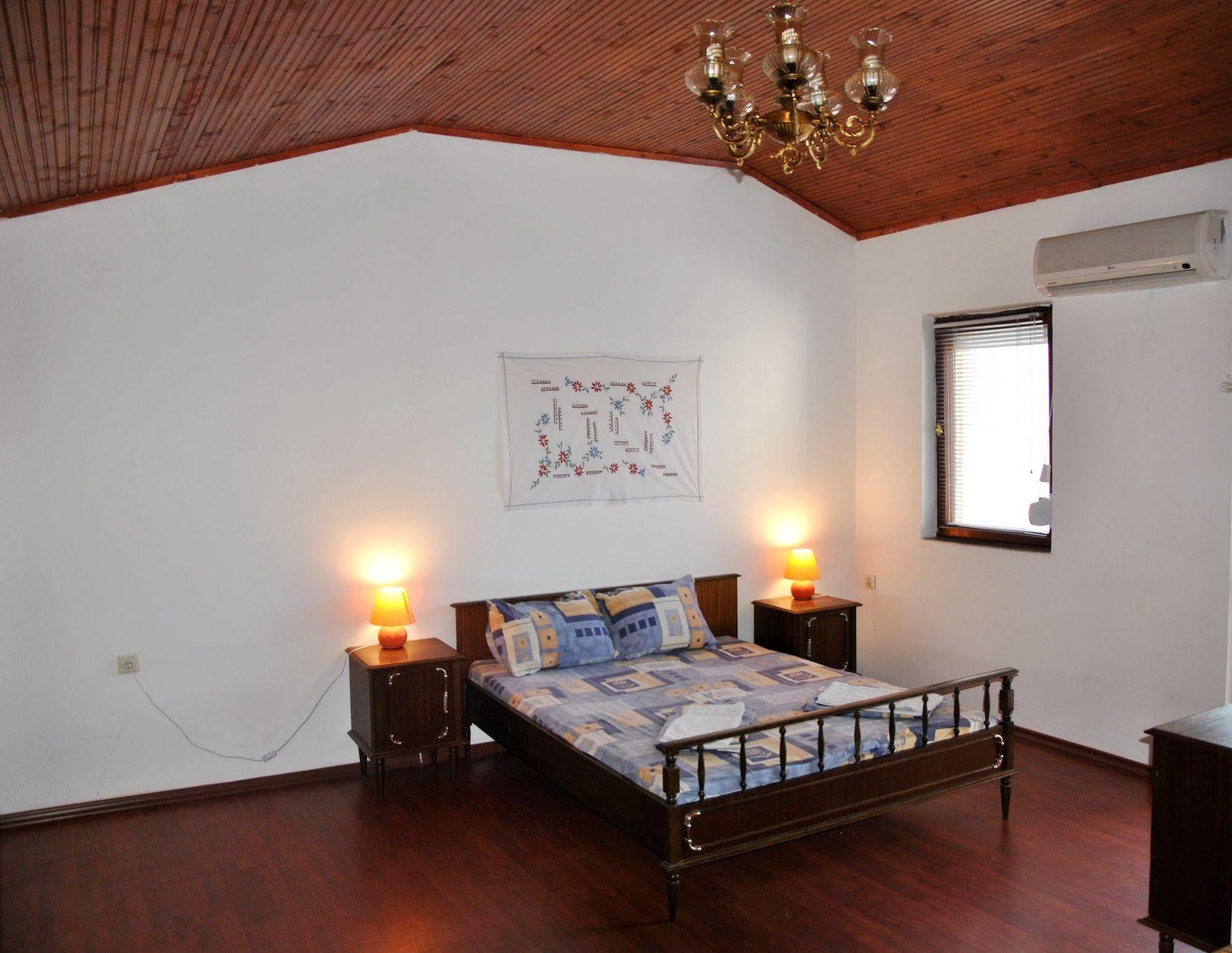 10 Coins Hostel & Tours โซเฟีย ภายนอก รูปภาพ